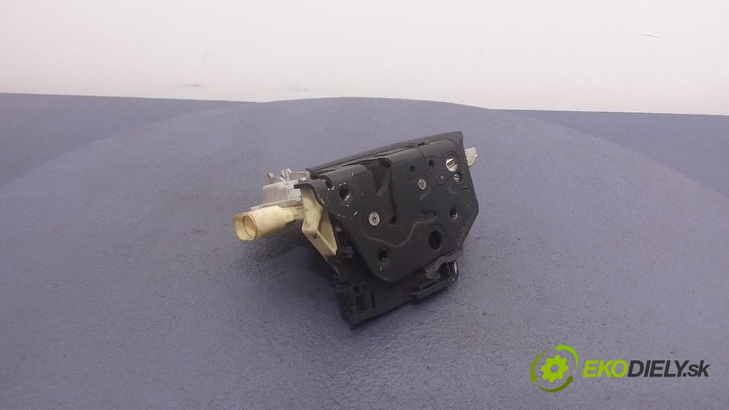 Volkswagen Passat 2008 zámok dvere zad v pravo: 3C4839016B