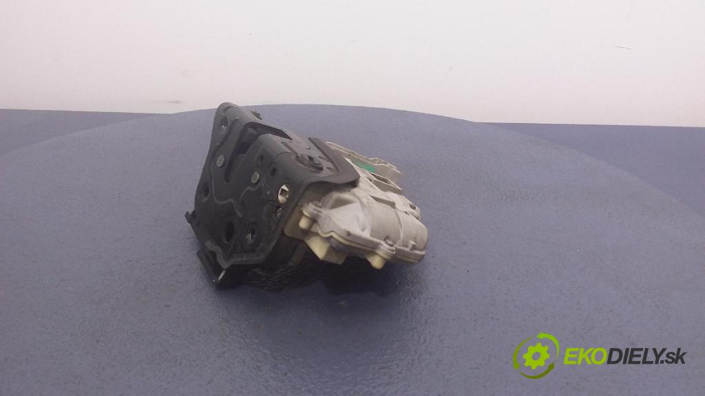 Volkswagen Passat 2008 zámok dvere zad v pravo: 3C4839016B