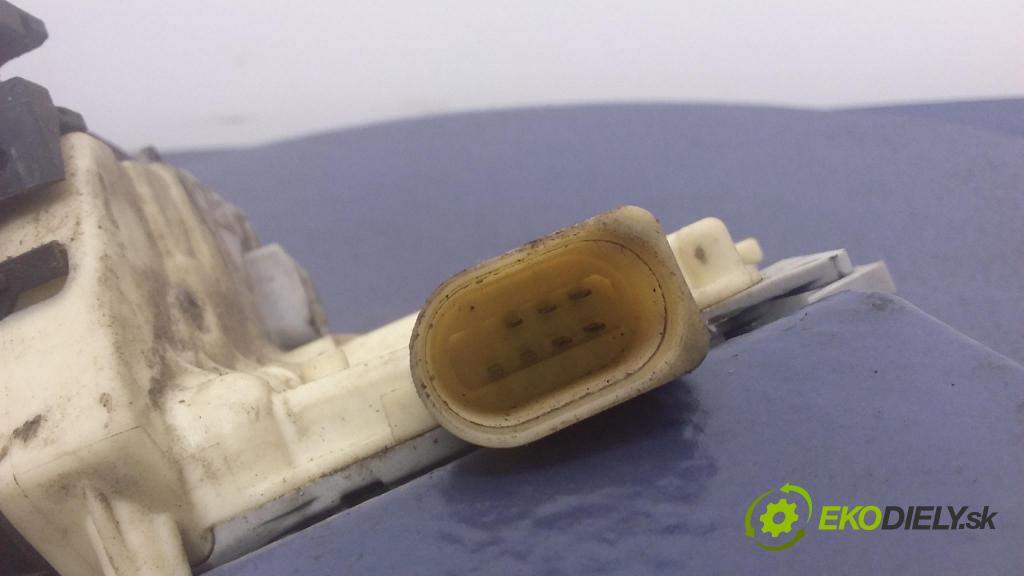 Volkswagen Passat 2008 zámok dvere zad v pravo: 3C4839016B