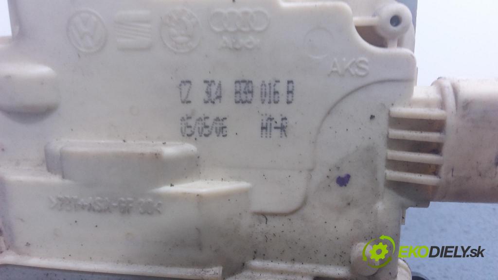 Volkswagen Passat 2008 zámok dvere zad v pravo: 3C4839016B