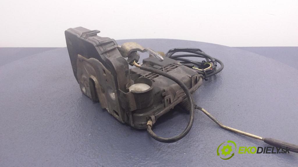 Mercedes-benz E 320 2003 zámok dvere Predné Vľavo: 01