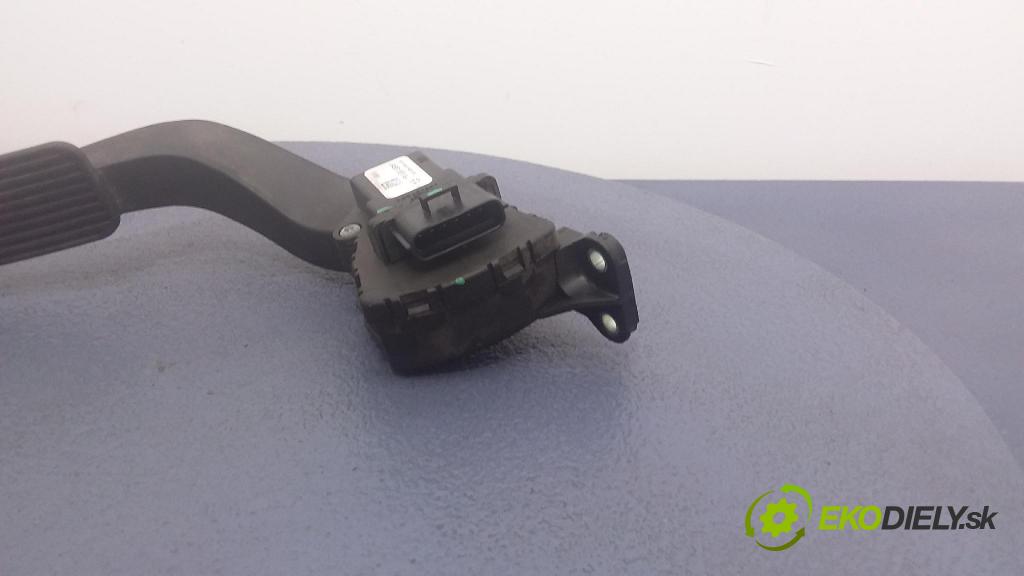 Dodge Magnum 2005 pedal Plyn: 04861681AA