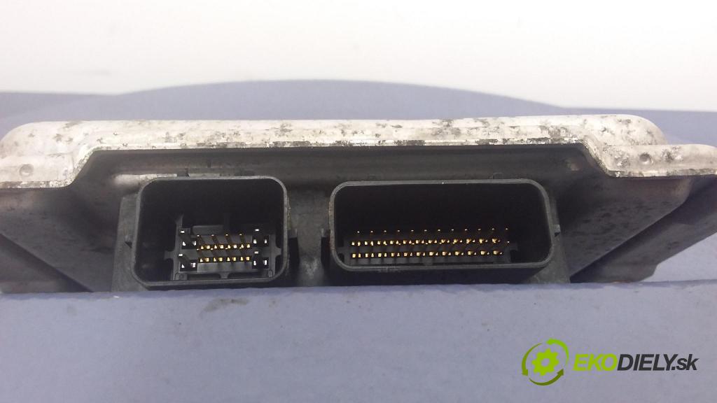 Dodge Magnum 2005 řídící jednotka P05026021AB