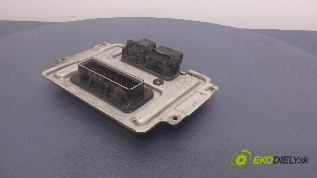 Dodge Magnum 2005 řídící jednotka P05026021AB