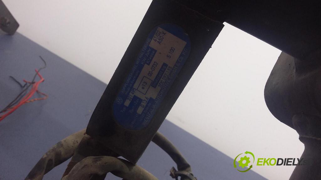 Vw Phaeton 2003 výstuha narazník zad 8E0907383