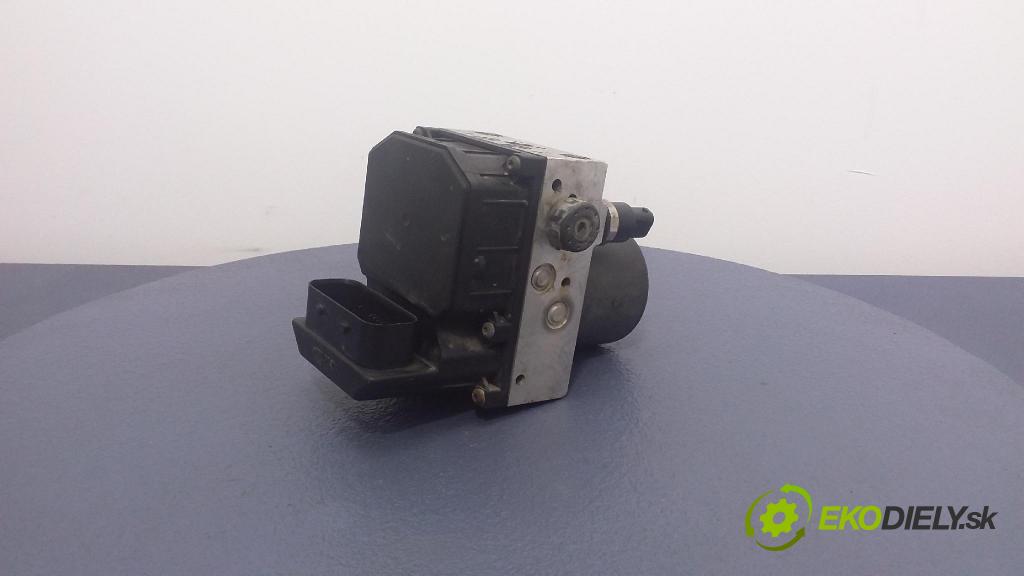 Volkswagen Passat 2004 čerpadlo ABS x 4B0614517G