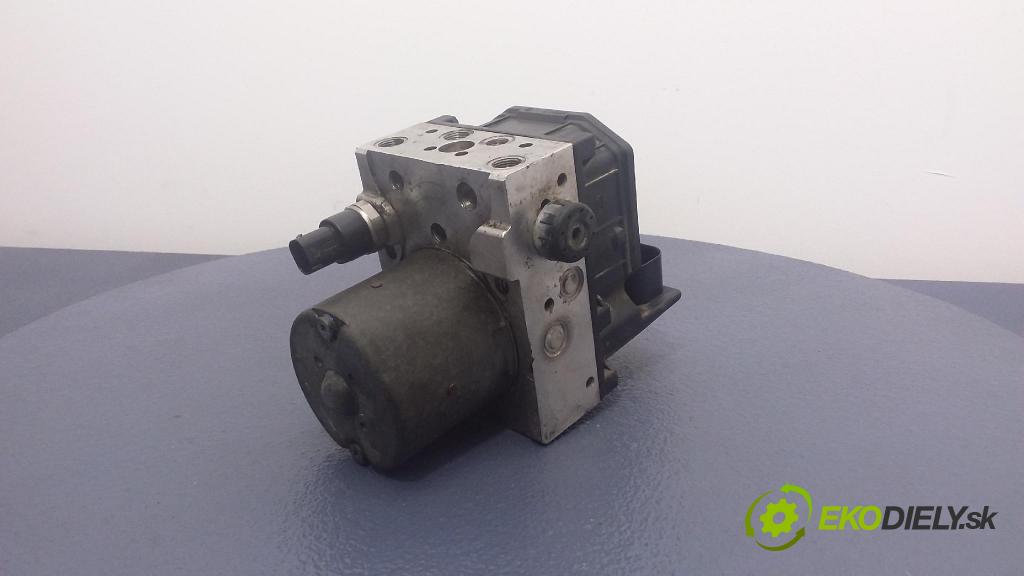 Volkswagen Passat 2004 čerpadlo ABS x 4B0614517G