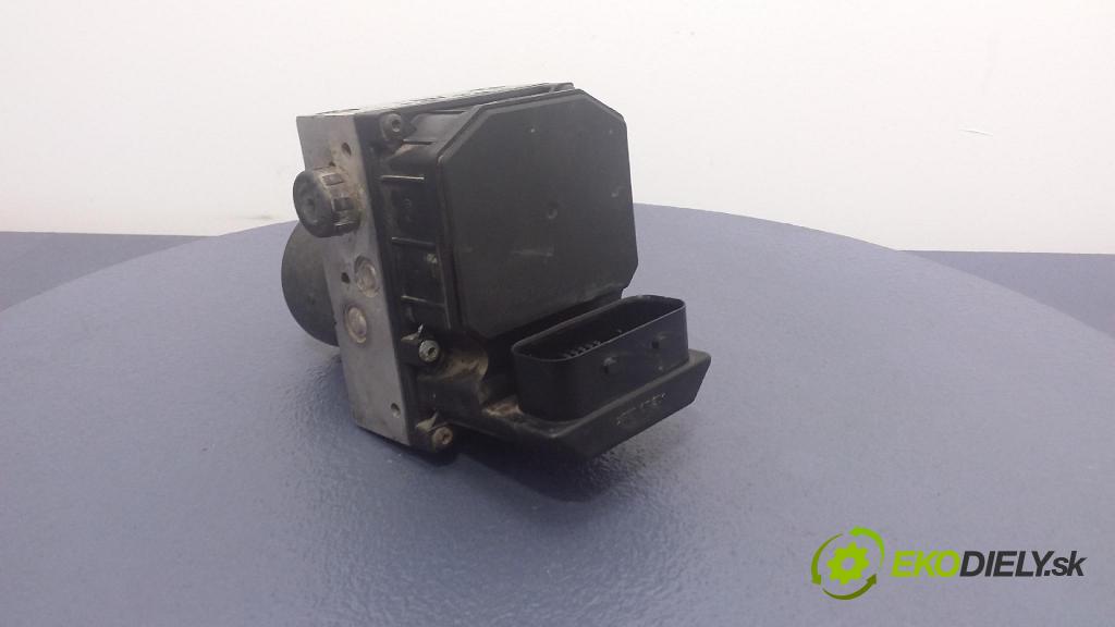 Volkswagen Passat 2004 čerpadlo ABS x 4B0614517G