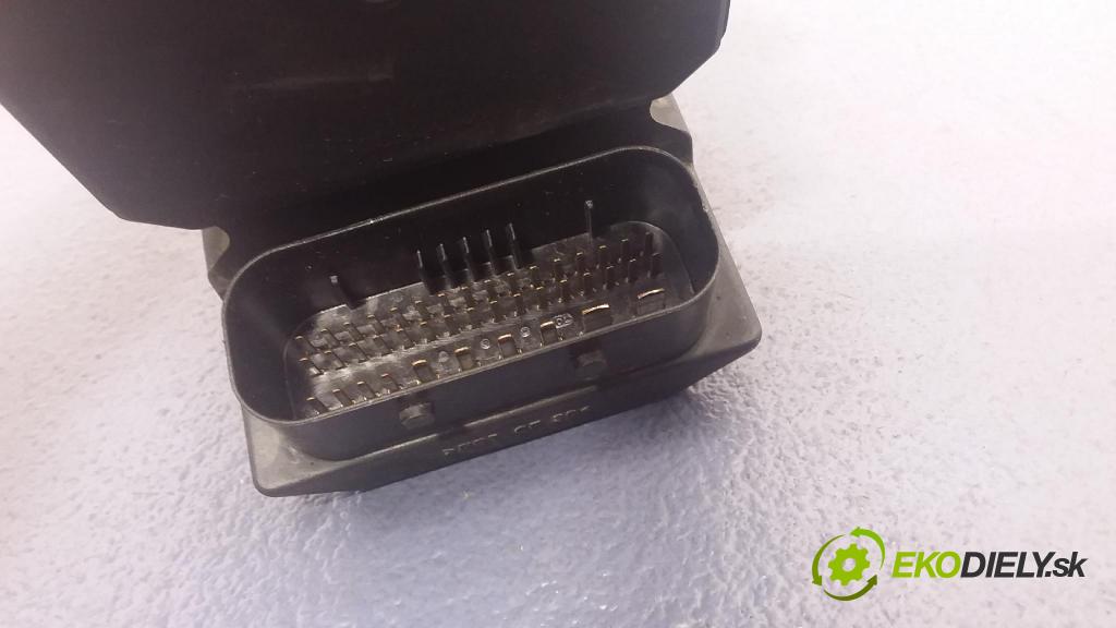 Volkswagen Passat 2004 čerpadlo ABS x 4B0614517G