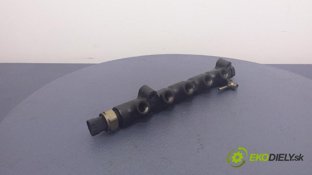 Toyota Avensis 1999 lišta Zásobování 89458-20020