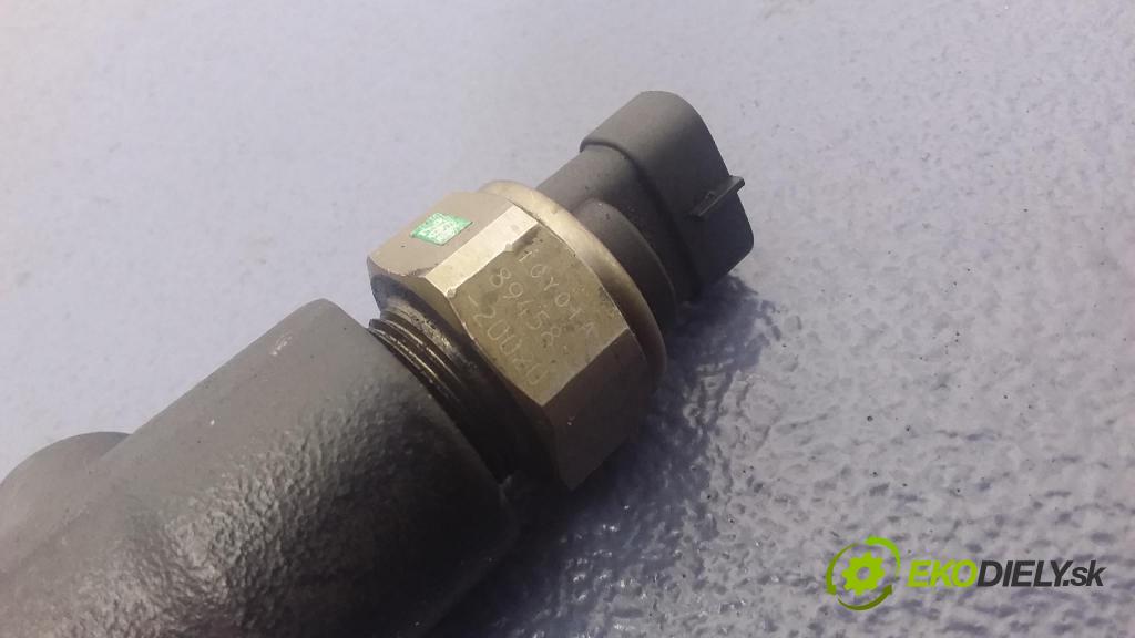 Toyota Avensis 1999 lišta Zásobování 89458-20020