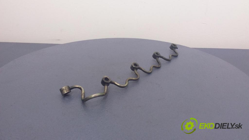 Toyota Avensis 1999 rúrka paliva 01