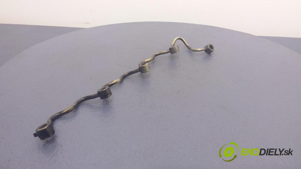 Toyota Avensis 1999 rúrka paliva 01