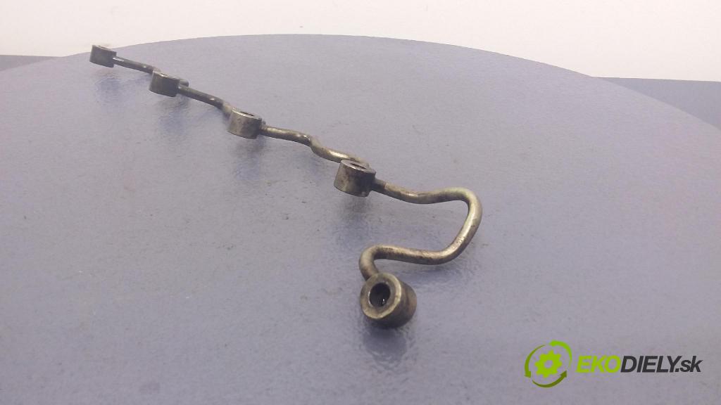 Toyota Avensis 1999 rúrka paliva 01