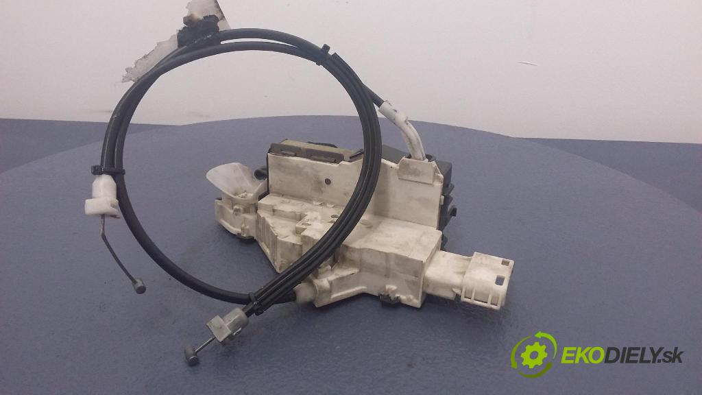 Peugeot 407 2008 zámok dvere Predné Vľavo: 01