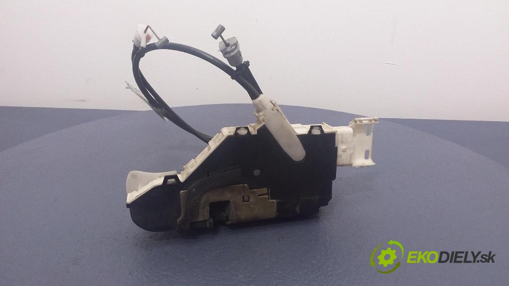 Peugeot 407 2008 zámok dvere Predné Vľavo: 01