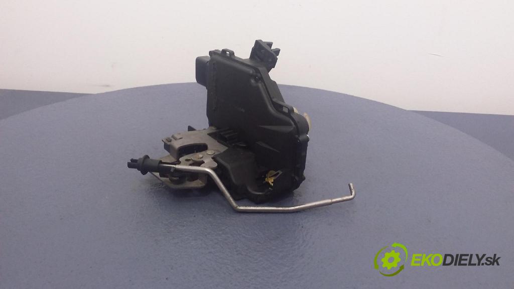 Audi A2 2001 zámok dvere Predné Vľavo: 01