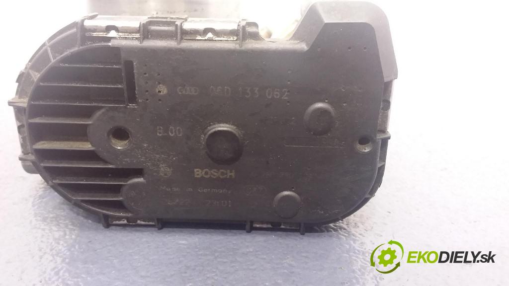 Audi A4 2003 klapka 06D133062