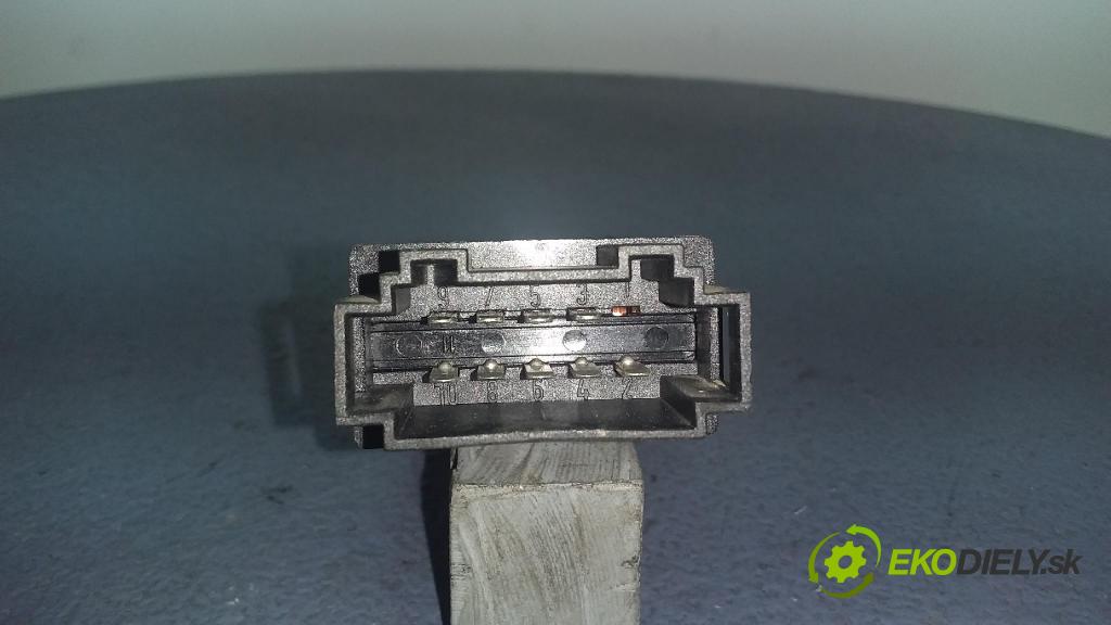 Audi A4 1999 prepínač svetiel NÚDZA: 8D0941509H