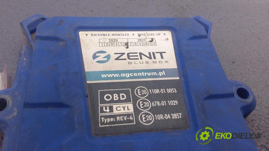 Volvo V50 2004 riadiaca jednotka 110R-010053