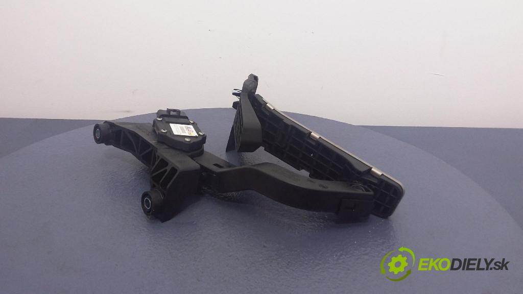 Hyundai I40 2017 pedal Plyn: 32727-3R300