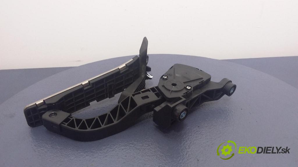 Hyundai I40 2017 pedal Plyn: 32727-3R300