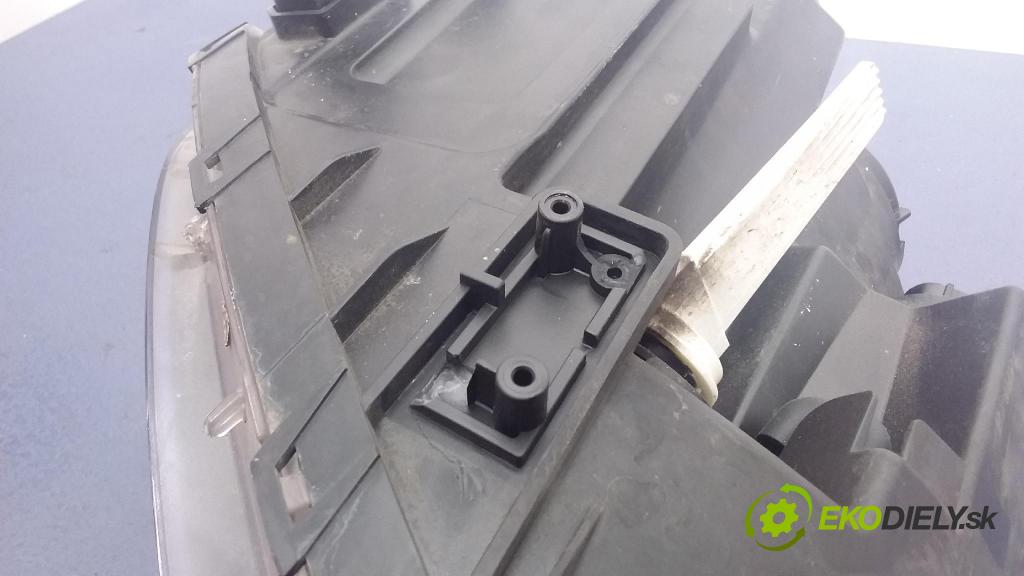 Hyundai I40 2017 Reflektor: Vľavo: 01