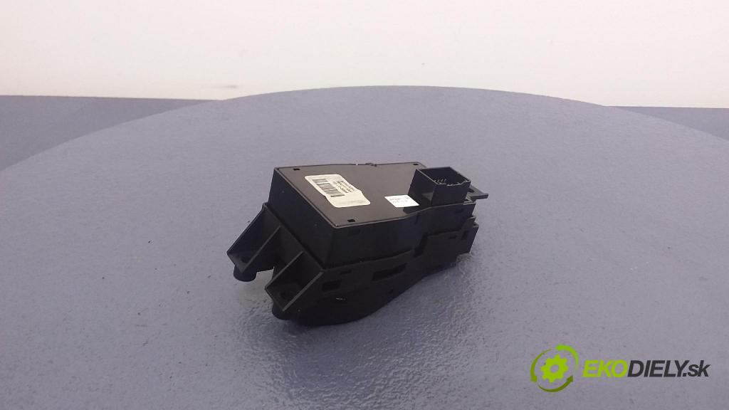 Hyundai I40 2017 prepínač Brzda: Ručná: 93766-3Z040