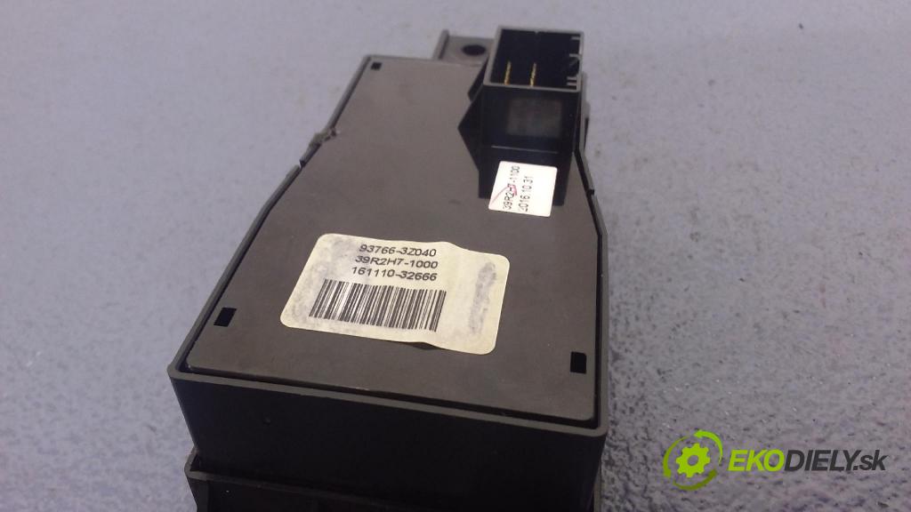 Hyundai I40 2017 prepínač Brzda: Ručná: 93766-3Z040