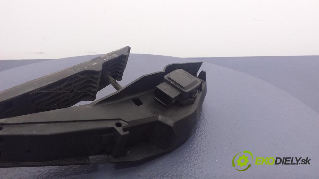 Bmw 320 2003 pedal Plyn: 6762481