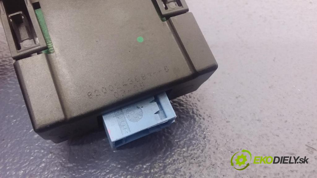 Renault Scenic 2005 Přepínač Brzda: Manuál 8200243681B