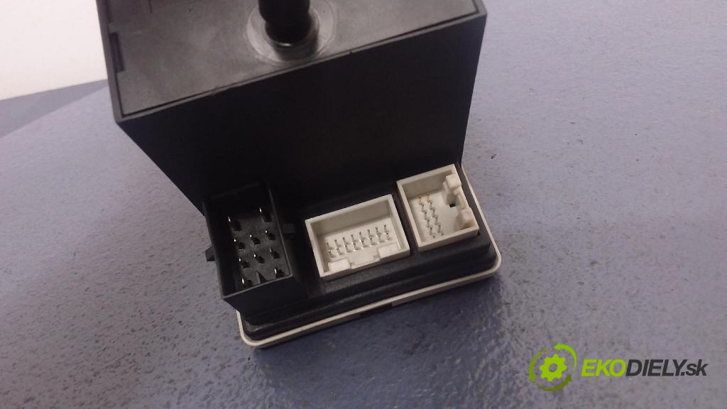 Audi A4 2000 pompa Centrálny: Zámok: 8L0862257D