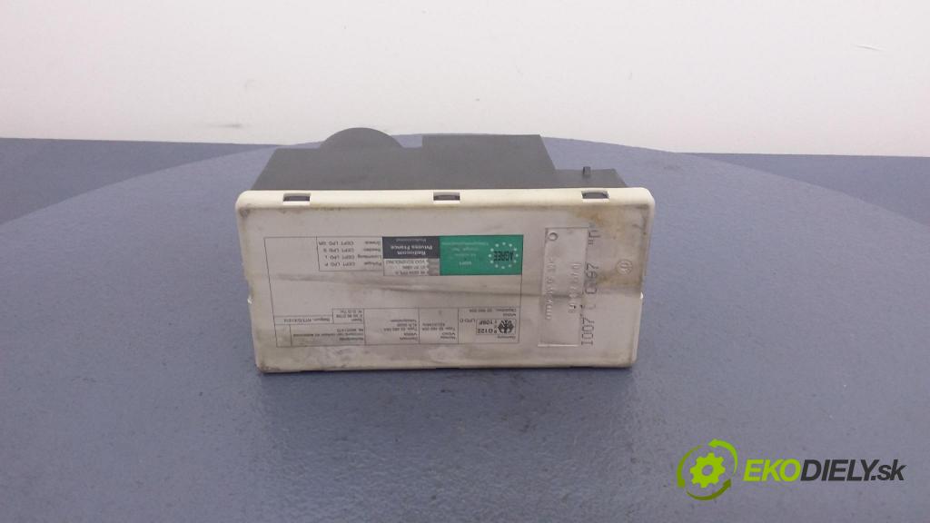 Audi A4 2000 pompa Centrálny: Zámok: 8L0862257D