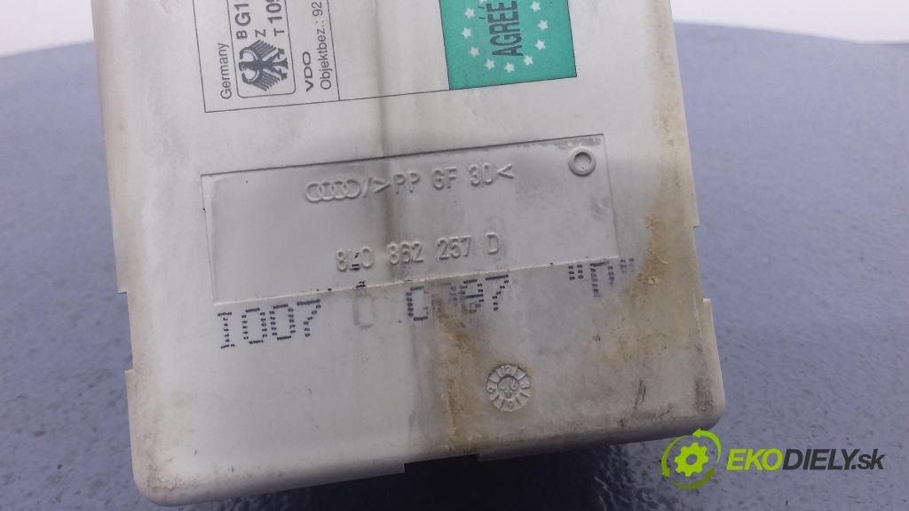 Audi A4 2000 pompa Centrálny: Zámok: 8L0862257D