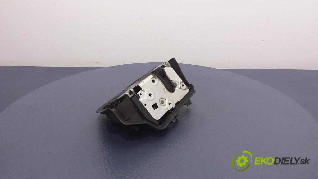 Bmw 320 2003 zámek dveře před Levý: 82534310