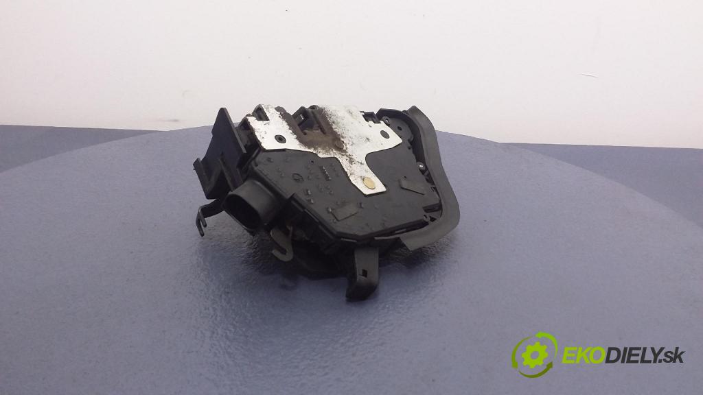 Bmw 320 2003 zámek dveře před Levý: 82534310