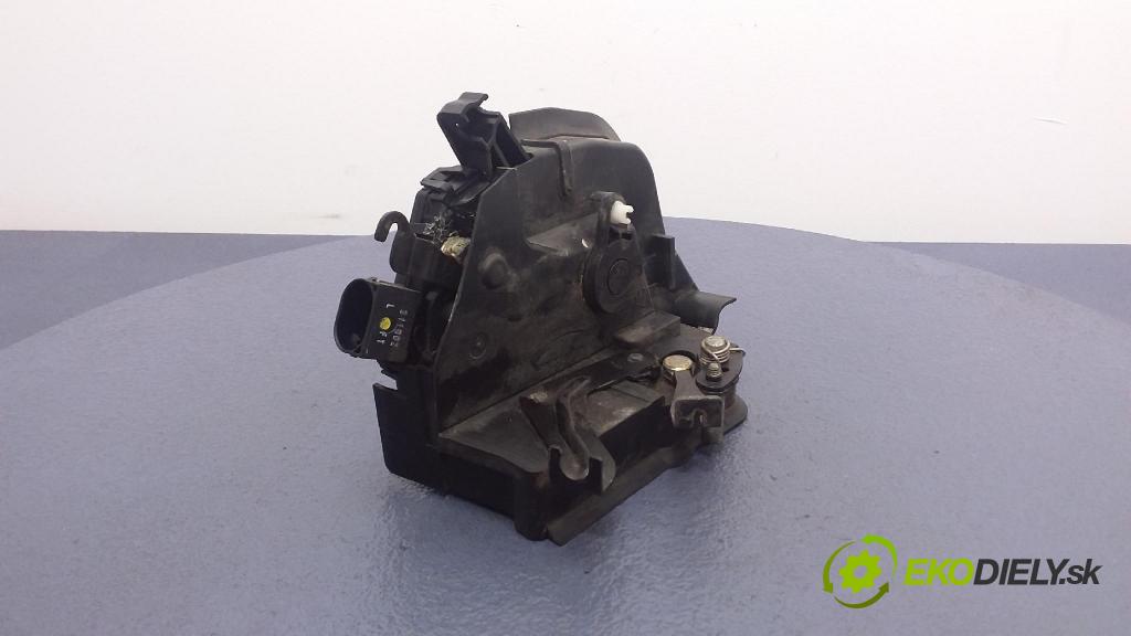 Bmw 320 2003 zámek dveře před Levý: 82534310