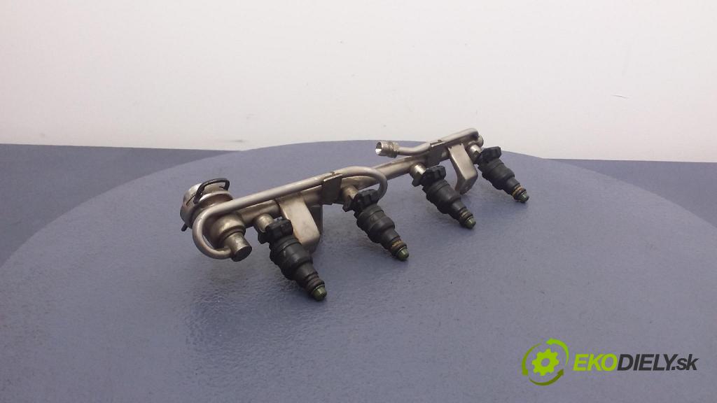 Audi A4 1996 lišta Zásobování 056133551