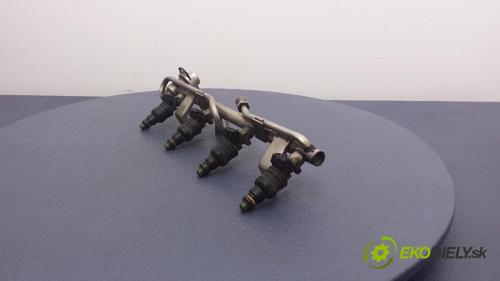 Audi A4 1996 lišta Zásobování 056133551