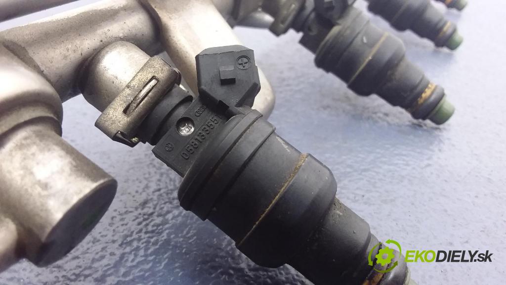 Audi A4 1996 lišta Zásobování 056133551