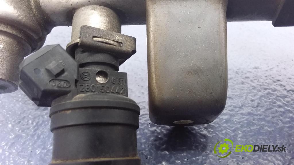 Audi A4 1996 lišta Zásobování 056133551