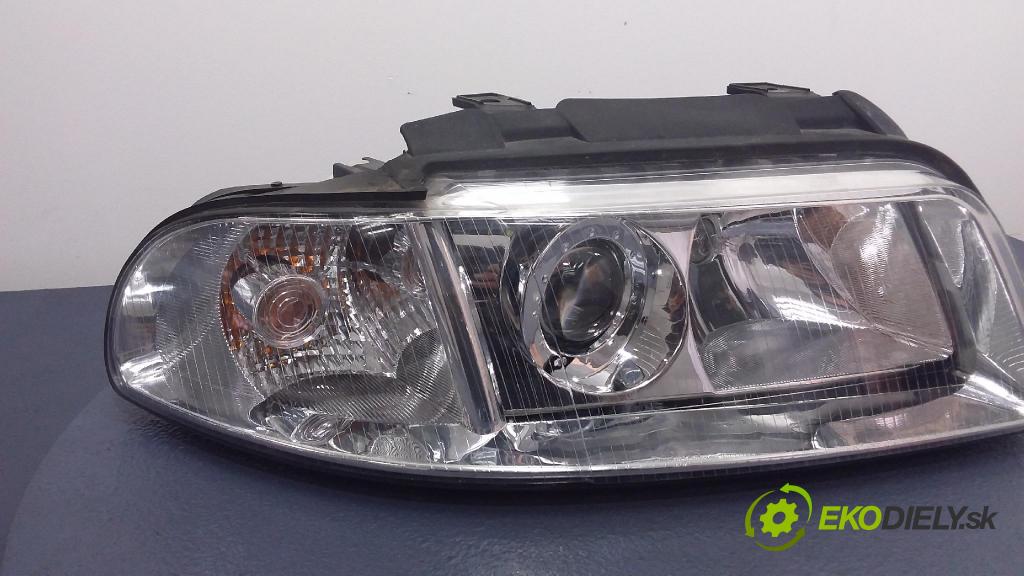 Audi A4 1996 světlo v pravo: 08-441-1137R