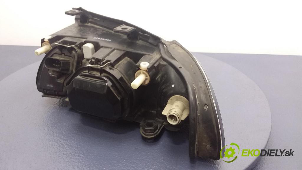 Audi A4 1996 světlo v pravo: 08-441-1137R
