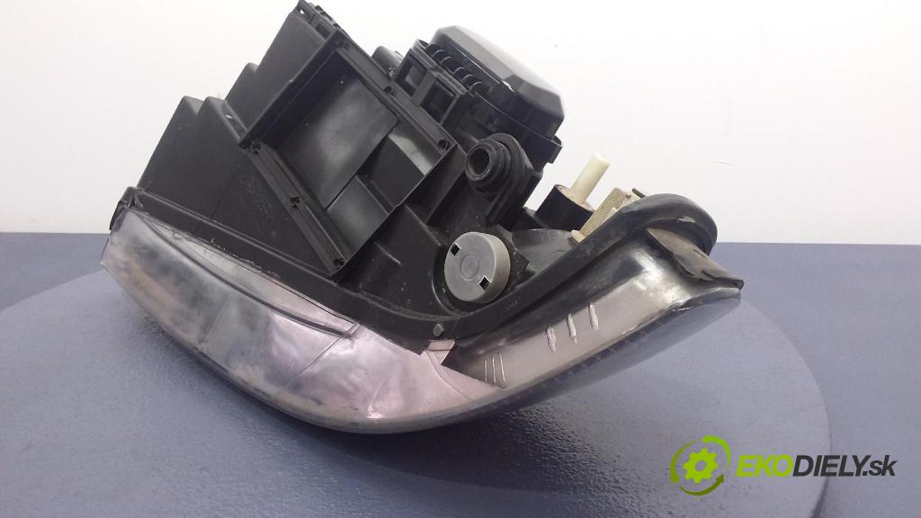 Audi A4 1996 světlo v pravo: 08-441-1137R