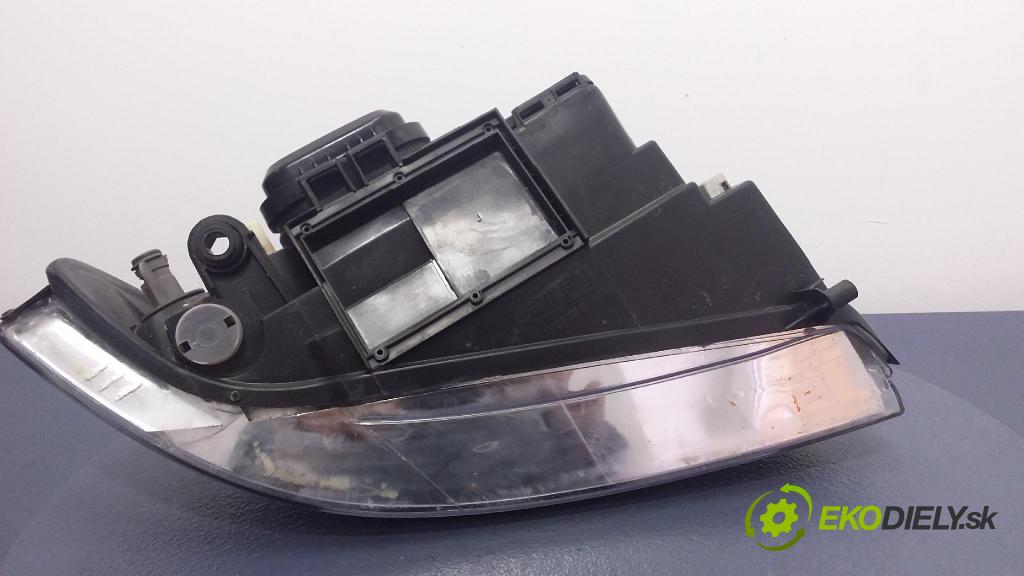 Audi A4 1996 Reflektor: Vľavo: 08-441-1137L