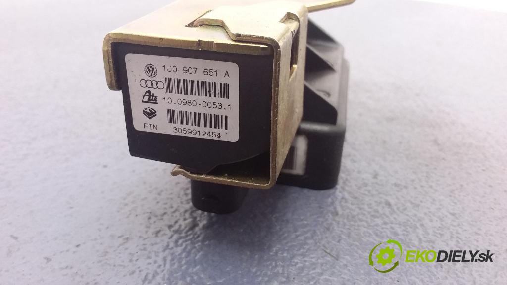 Volkswagen Golf 2001 snímač ESP 1J0907657B