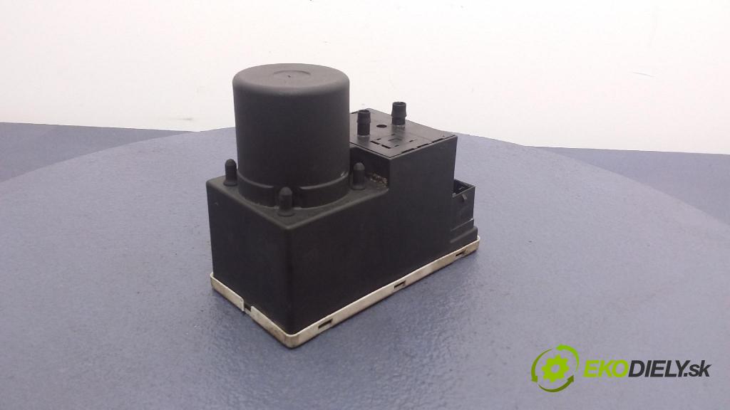 Audi A4 1996 pompa Centrálny: Zámok: 8D0862257C