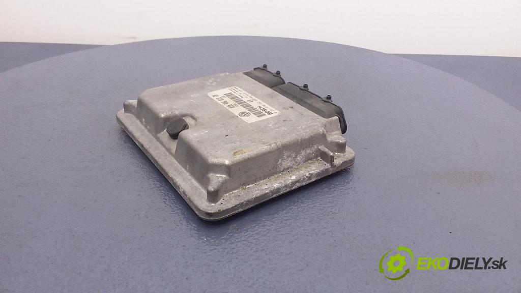 Skoda Octavia 2000 řídící jednotka Motor: 038906018GN