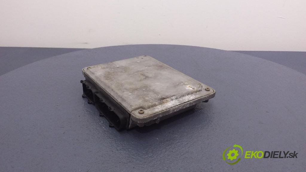 Skoda Octavia 2000 řídící jednotka Motor: 038906018GN