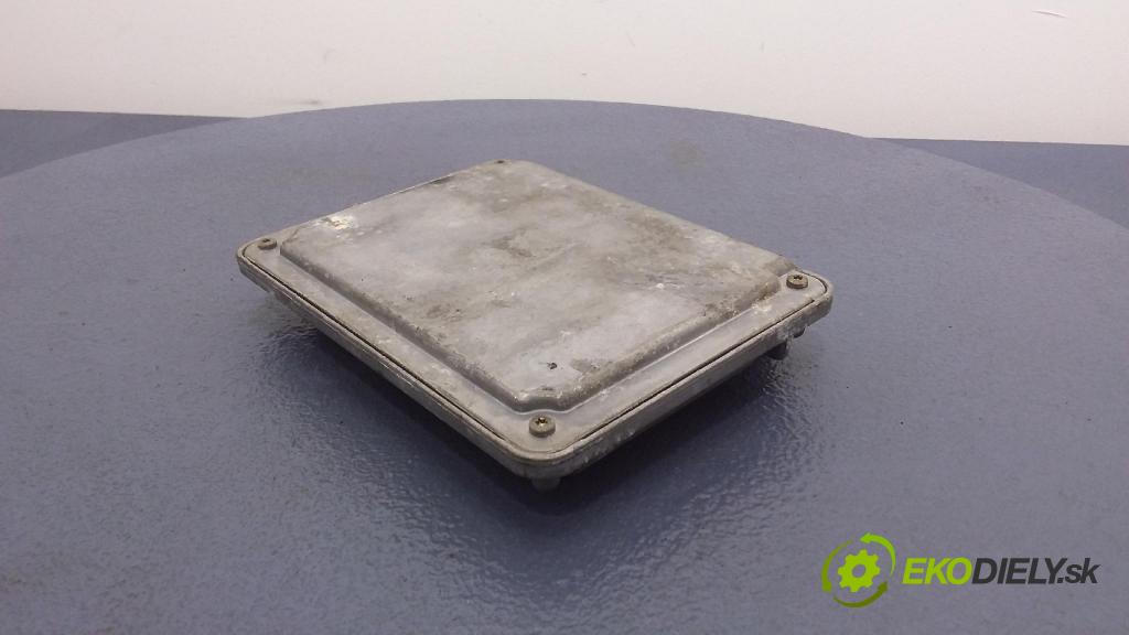 Skoda Octavia 2000 řídící jednotka Motor: 038906018GN